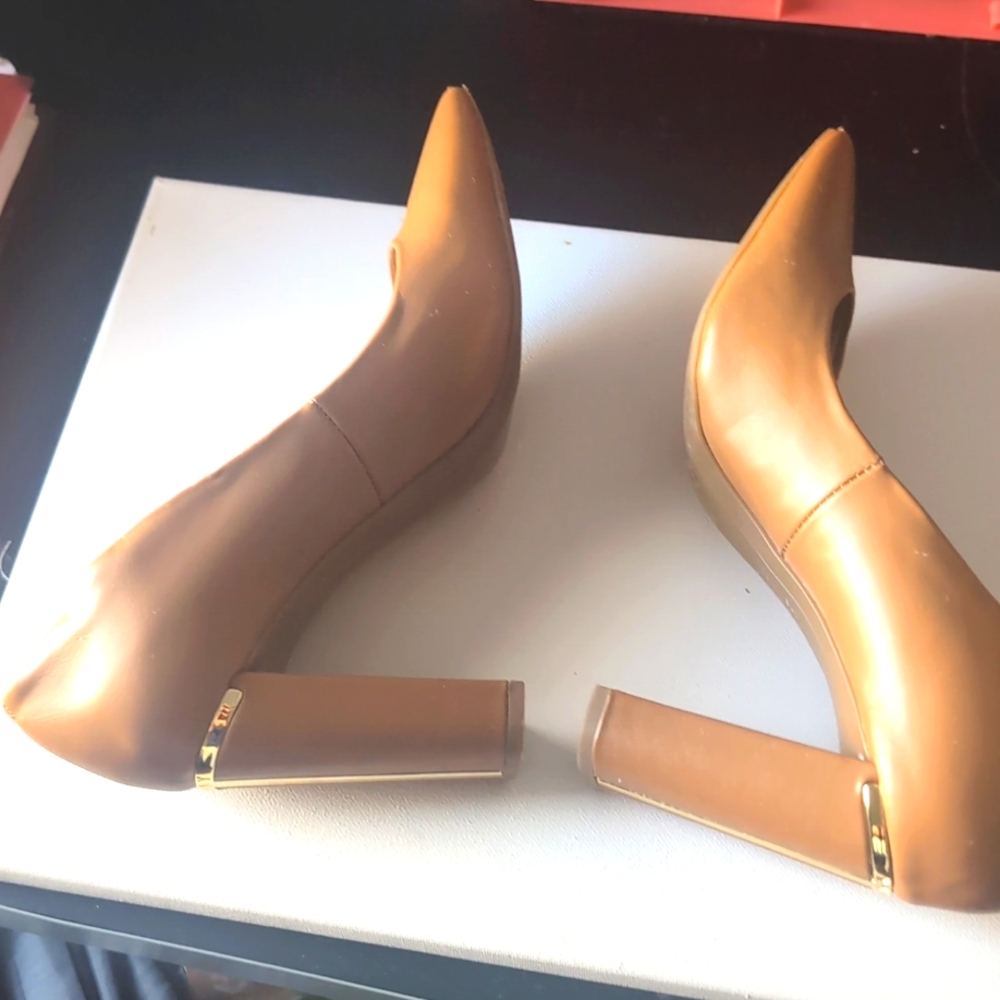 Michael Kors Elegant Tan/Nude Women's Pumps Size 8.5 - Picture 8 of 16